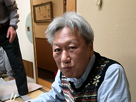 ３